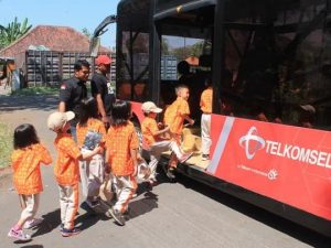ITS Edukasi Pentingnya Kendaraan Listrik Sejak Dini