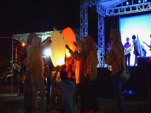Tutup UKM Expo dengan Lampion dan Kembang Api