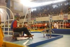 Robot Berlomba Masukkan Bakpao ke Rancang