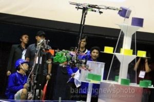ITS Juara Umum Kontes Robot Nasional 2012 di Bandung