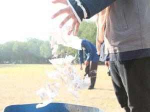 Sampah Tisu di Pembukaan Gerigi