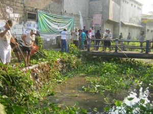 Tanggulangi Banjir, ITS-Masyarakat Bersihkan Sungai