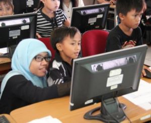 Bermain Teknologi Dengan Anak Jalanan