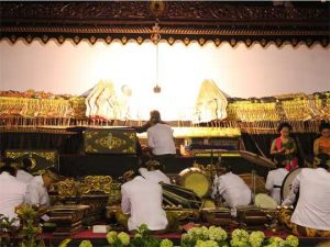 Wayang Kulit, Bentuk Pendekatan kepada Masyarakat