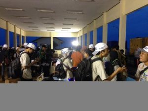 Tunda Balapan, Lantaran Ombak Menghadang