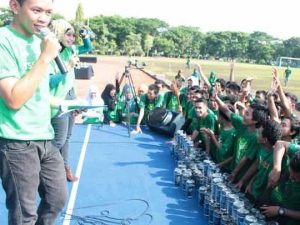 Baru, G2.6 Bagikan Ratusan Tumbler