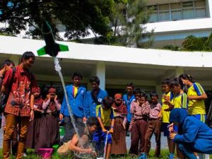 HMTF Ajak Siswa SD Membuat Roket