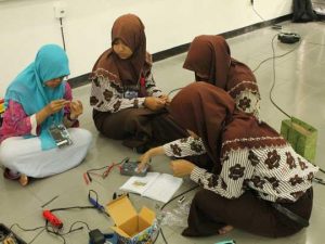 WFR, Latih Siswa SMA Membuat Robot