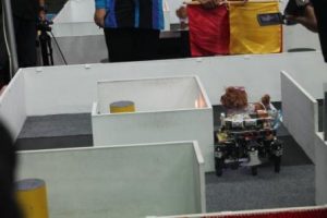 Dua Robot Cerdas ITS Kandas