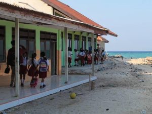 Tularkan Semangat Belajar Kepada Anak Pesisir Mandangin