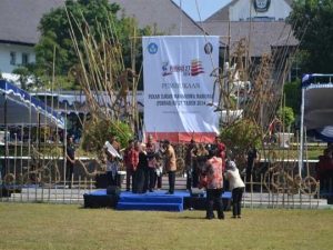 Pembukaan PIMNAS, ITS Serahkan Adhikarta Kertawidya