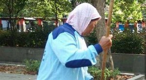 Lulus, Mahasiswa ITS Bersihkan Kampus