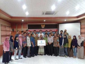 ALTEKIMITS Beri Bantuan Beasiswa Rp 102 Juta