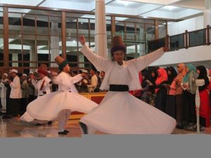 Kenang Pendiri ITS, Ratusan Mahasiswa Bershalawat