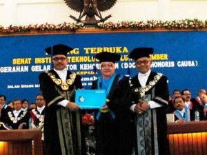 Beri Gelar Kehormatan Walikota Terbaik Dunia