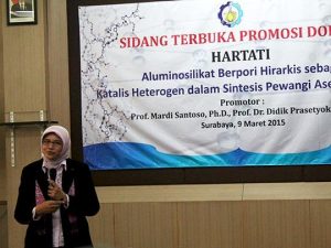 Hartati, Raih Gelar Doktor Dengan Predikat Sempurna