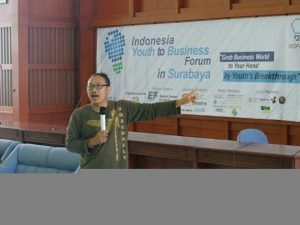 Ajarkan Sosiopreneurship dalam Forum AIESEC Surabaya