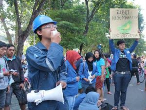 KM ITS Gelar Aksi Blok Mahakam
