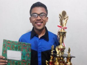 Bermodal Niat, Roni Jawarai Kompetisi Menulis