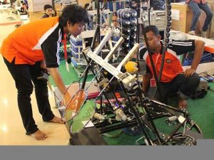 Tim Robot Lintas Generasi Hadapi KRI