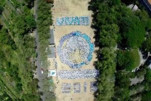 Formasi Ribuan Buku Tutup Apik Gerigi