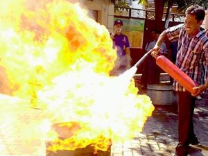 Mahasiswa ITS Bentuk Agen Penakluk Api