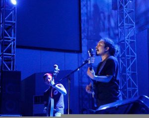 Reeva Larut dalam Romansa Payung Teduh