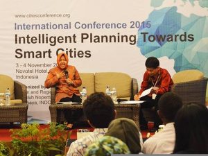 Smart City Versi Risma Untuk Surabaya