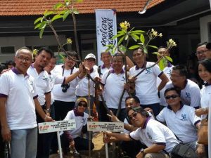 Tanam Pohon Bersama Alumni di 30th JTI