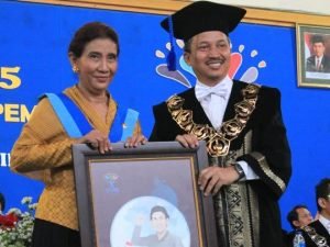 ITS : Susi Pudjiastuti Sejajar Dengan B.J Habibie