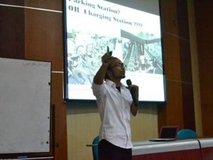 Sambangi ITS, Ricky Elson Berbagi Inspirasi