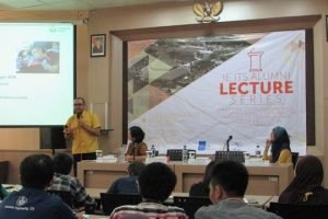 Jembatani Alumni-Mahasiswa Lewat Kuliah Tamu