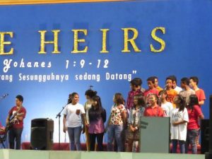 Anak Panti Ceriakan Natal PMK ITS