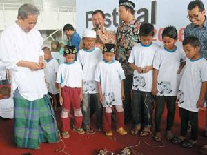 Rektor ITS Duel Robot Bersama Yatim