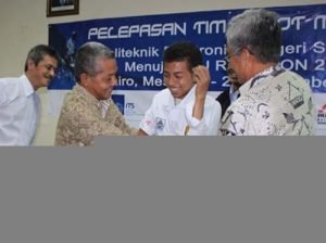 Rektor Lepas Tim Robot PENS-ITS ke Mesir