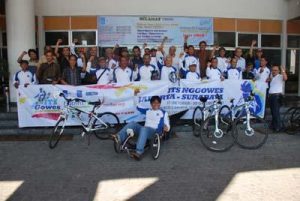 Tim Nggowes ITS Bersepeda Jakarta-Surabaya Bawa "Tricycle Surya"