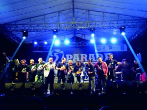 Parade Band ITS Gegerkan Lapangan Robotika