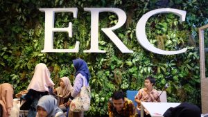 Bersama Mahasiswa ITS, Batik Melancong Ke Singapura