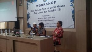 Strategi Menulis Opini Ala Redaktur Kompas