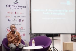 Kuliah di Pusat Perbelanjaan Ala Manajemen Bisnis
