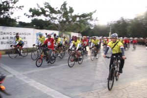 Kampanyekan Keselamatan Mudik, Menhub Gowes Bareng Alumni ITS