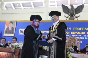 ITS Kukuhkan Guru Besar yang Kembangkan Senyawa Antikanker