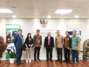 Tim Sapuangin ITS Minta Restu ke KBRI di London