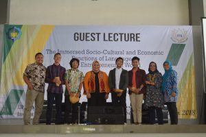 Lejitkan Potensi Bahasa Inggris Lewat Kuliah Tamu