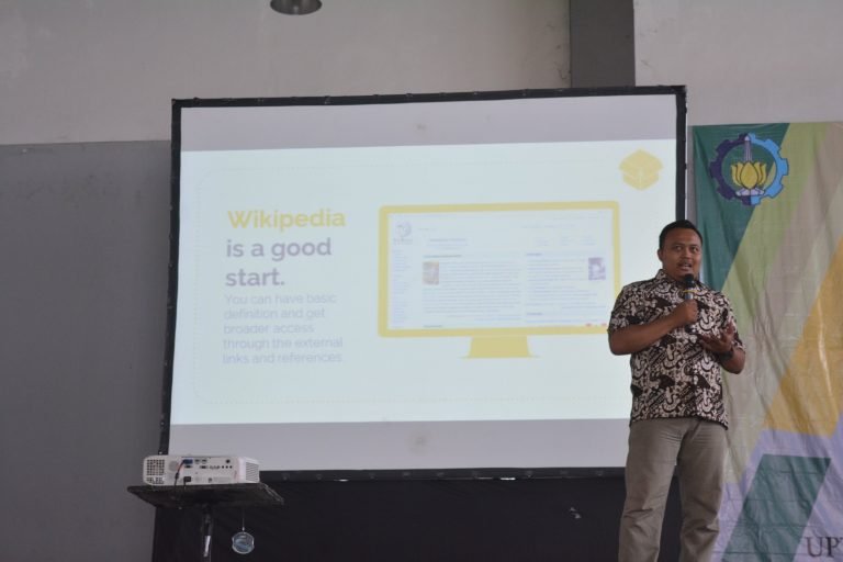 Bahasa Inggris Penting untuk Komunikasi Bisnis - ITS News