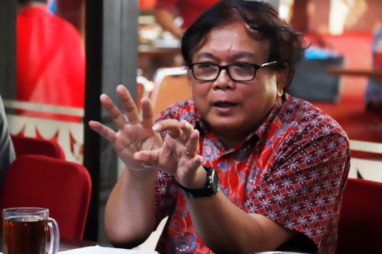 Olomon onani eshakda sikayapti