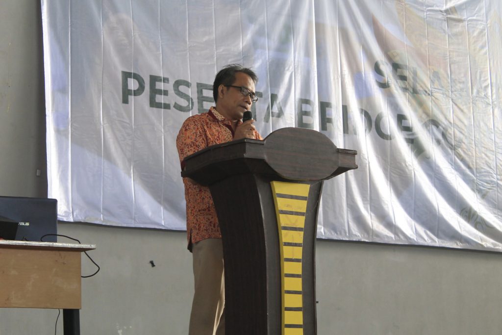 Kepala Departemen Teknik Infrastruktur Sipil, Dr Machsus ST MT ketika ...