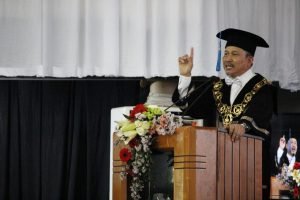 Titipan Nama Besar ITS di Pundak Wisudawan