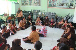 EBC, Asah Kemampuan Bahasa Inggris Lewat Proyek Sosial