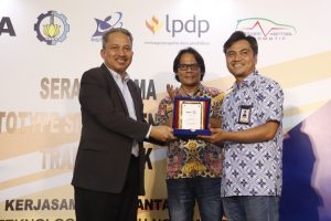 ITS Serahkan Prototipe Sistem Penggerak Tram Listrik ke PT INKA